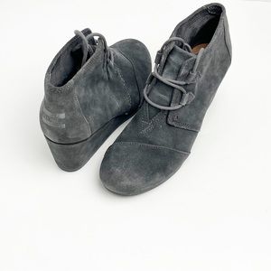 TOMS Gray Suede Desert Sand Wedge Lace Up Ankle Booties, Size 9